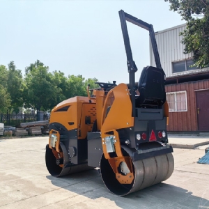 座駕式壓路機ST1500