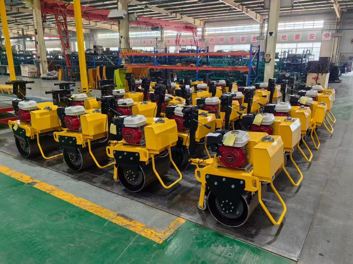 山東思拓瑞克公司29臺單雙輪壓路機出口印度尼西亞